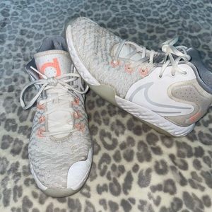 KD Trey 5 basketball shoes